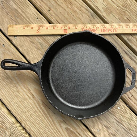 LODGE 8SK Cast Iron Skillet 10" Frying Pan Double-Handle Pour Spouts USA - Picture 2 of 7
